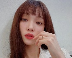百搭显白发色推荐 棕色系不挑人直接染