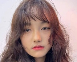 女生显气质长卷发 优雅迷人魅力翻倍