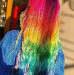 今年流行“彩虹头” 头发染彩虹色超个性
