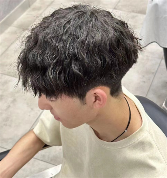 帅气束状纹理烫 男生经典烫发推荐