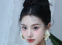 小众简约高颅顶盘发 打造出高级时尚新娘