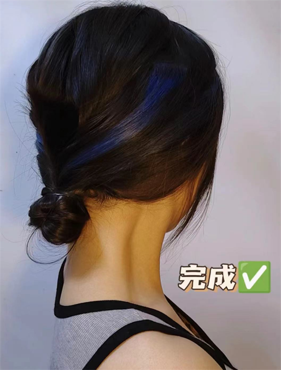 挑染丸子头扎发图解 打造出时尚高级感
