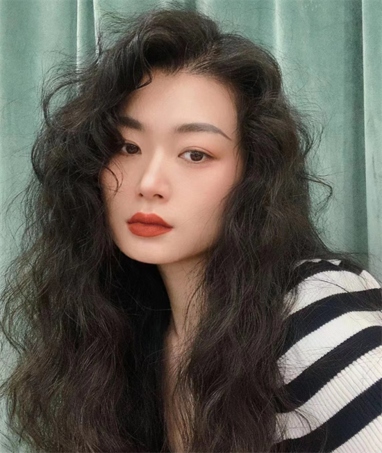 方脸女生发型推荐 打造出温柔感脸型