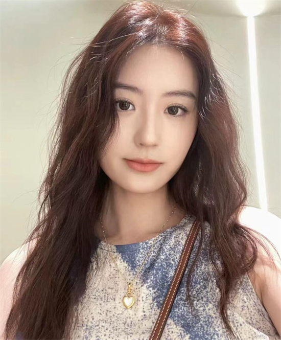方脸女生适合的发型 简单打造高级脸