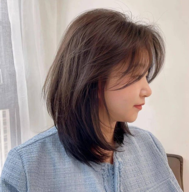 八字中分刘海发型图片 轻轻松松修颜瘦脸