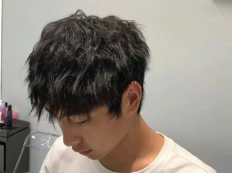 男生人气烫发推荐 时髦束状纹理烫