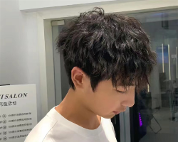 经典束状纹理烫 男生时尚烫发范本