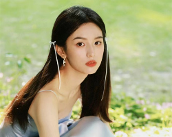 今年流行的发型趋势 可盐可甜丝带发型