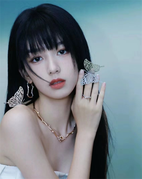 女星同款齐刘海 减龄百搭的刘海