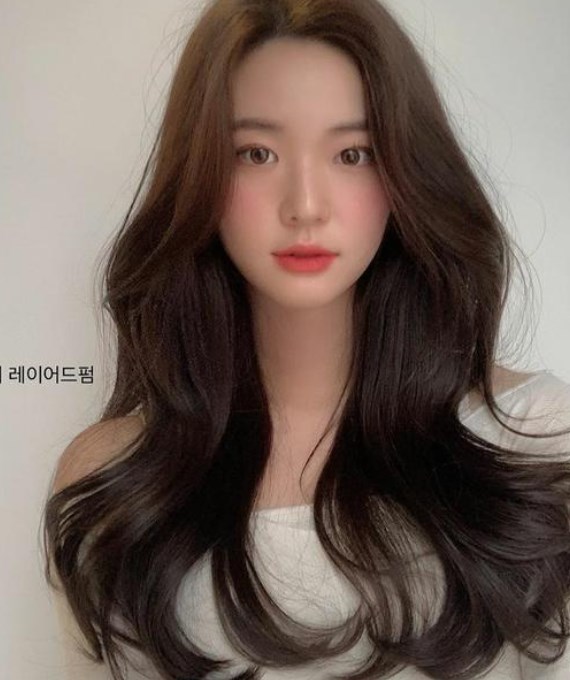 女生冬季长发烫发图片 韩式长卷发彰显魅力