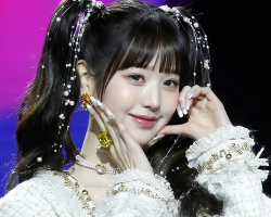 张元英甜酷双马尾 女团氛围感爆棚