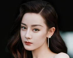女星性感时尚卷发 任意场合都适合留