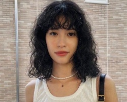 最受欢迎女生烫发类型 时尚好看显发量