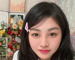 千禧辣妹发型正流行 甜酷风Y2K斜刘海