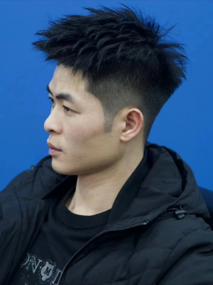 前刺飞机头发型 男生热门短发款