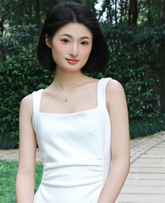 方脸女生发型范本 打造柔和脸型轮廓