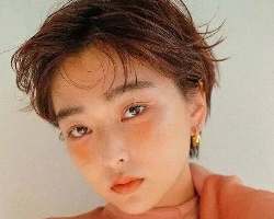 棕色染发发型巨显白 时尚百搭不挑肤色