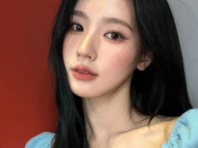 时尚显气质长发造型 中分长直发又美又酷