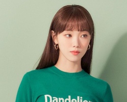 高发际线女生专属发型 修饰脸型颜值翻倍