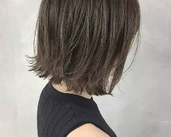 烫发尾中短发推荐 外翘设计减龄又洋气