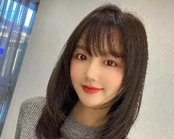 高颜值层次感锁骨发 时髦修颜越剪越上瘾