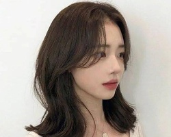 外翻中长发型推荐 个性减龄随意凹造型