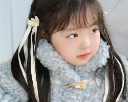 小女孩热门编发 公主甜美风尽显