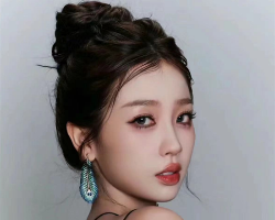 女明星高颅顶盘发 夏季百搭清爽时尚