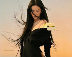 高级质感黑长直 周也直发太美了