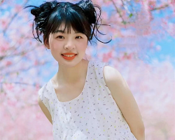 夏季减龄双扎发范本 个性龙须双丸子头