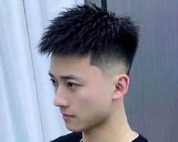 清爽简单锡纸烫 年轻男生热门发型