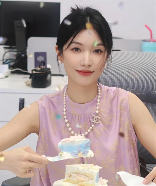 方圆脸职场发型参考 打造出精致脸型