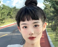 女生显脸小刘海 减龄百搭眉上刘海