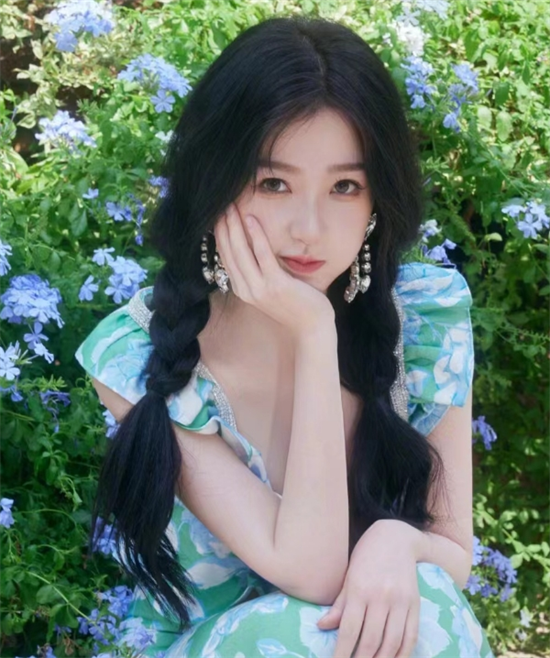 经典麻花辫编发 圆脸女生百搭发型