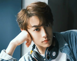 韩式男生发型范本 微分三七分超显瘦