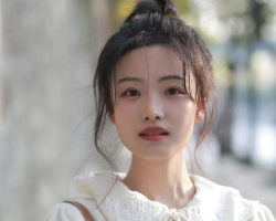 清爽丸子头扎发 甜美青春元气满满