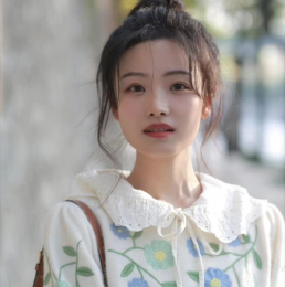 清爽丸子头扎发 甜美青春元气满满