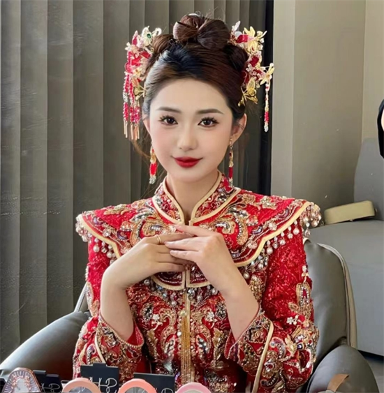 你的脸型适合什么发型 不同脸型适合的中式秀禾